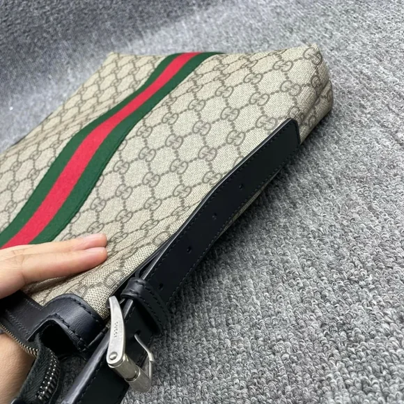 100% Authentic Gucci Web GG Supreme Messenger Crossbody Bag - Picture 4 of 15